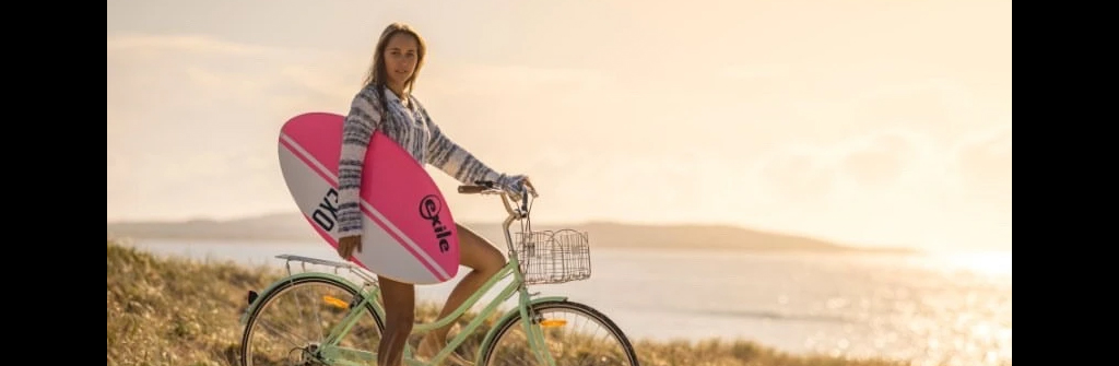 Skimboards-Exile-Skimboards-EX0-Pink-Girl-Skimboarder