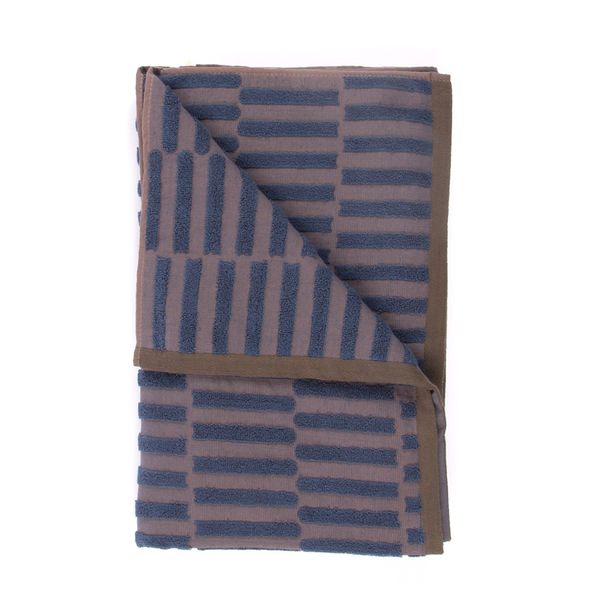 Layday Canyon towel in Midnight, packable 100% cotton beach towel